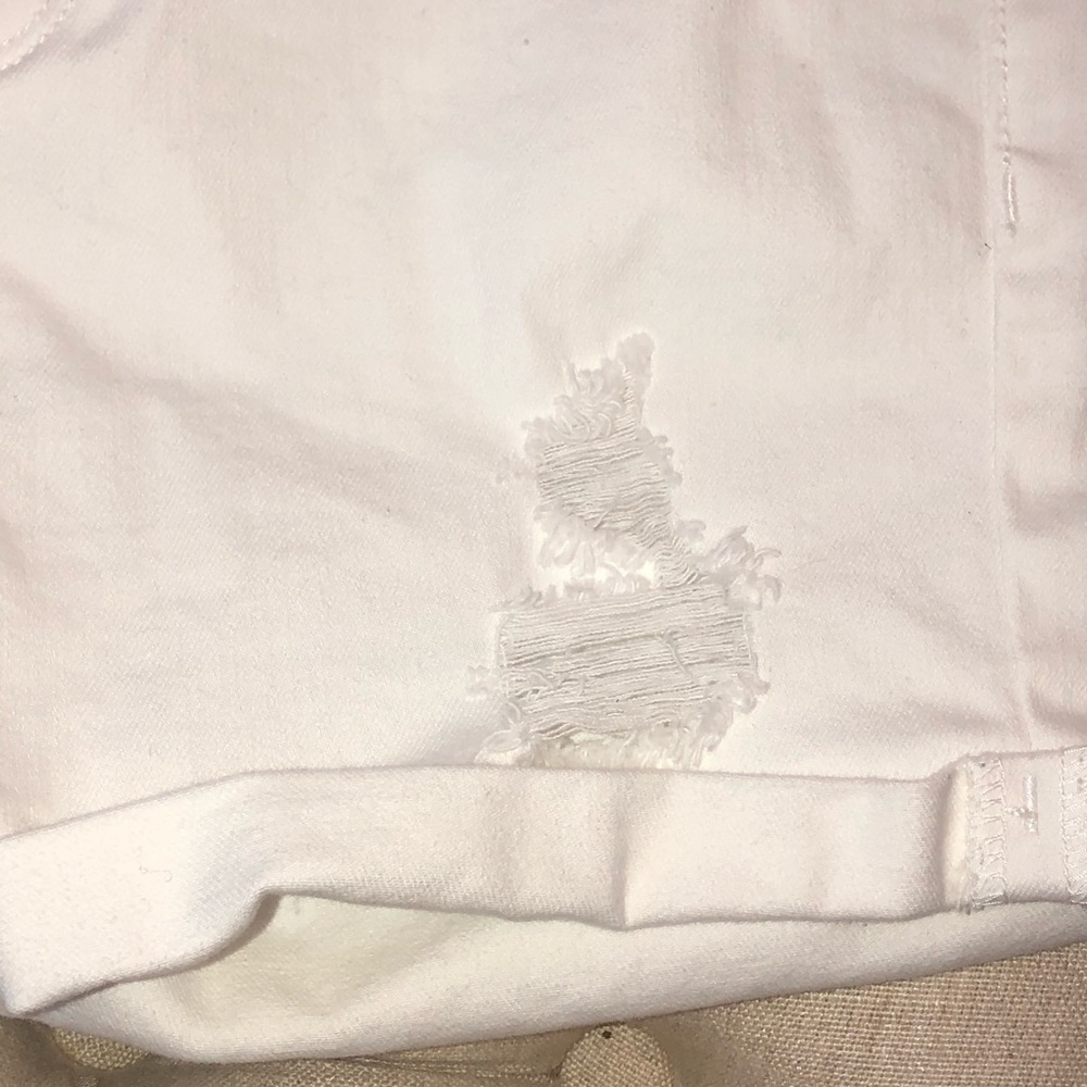 White Ripped shorts Universal Thread - Picture 3 of 6